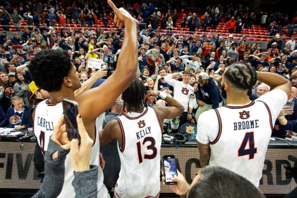 Auburn remains unanimous No. 1; Vandy enters Top 25 poll