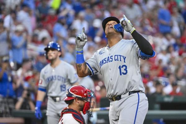 Salvador Perez, Royals finish DH sweep of Cardinals thumbnail