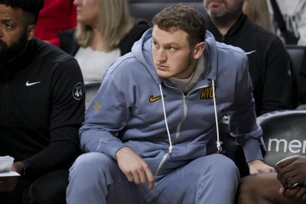 West Virginia G Tucker DeVries to have surgery, out for season