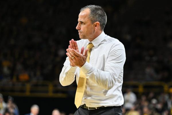 Bennett Stirtz carries Iowa past Western Illinois 77-58