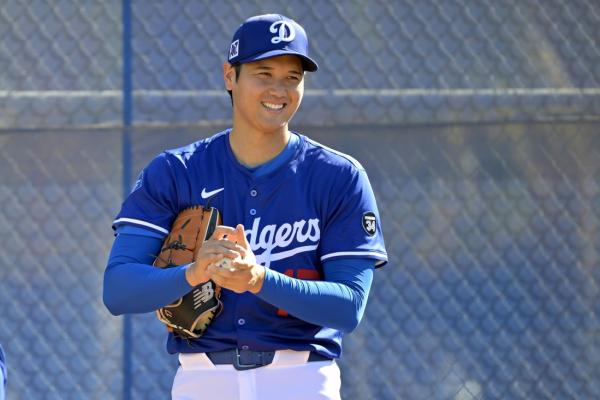 Dodgers star Shohei Ohtani tests shoulder in live BP