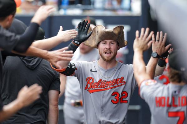 Orioles use power to subdue Rays