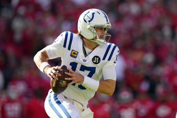 Colts QB Daniel Jones limited with fibula injury