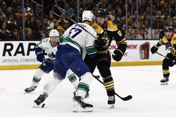 Kevin Lankinen stars in goal in Canucks win over Bruins