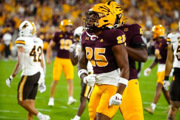 Arizona State jumps out early, demolishes Wyoming 48-7