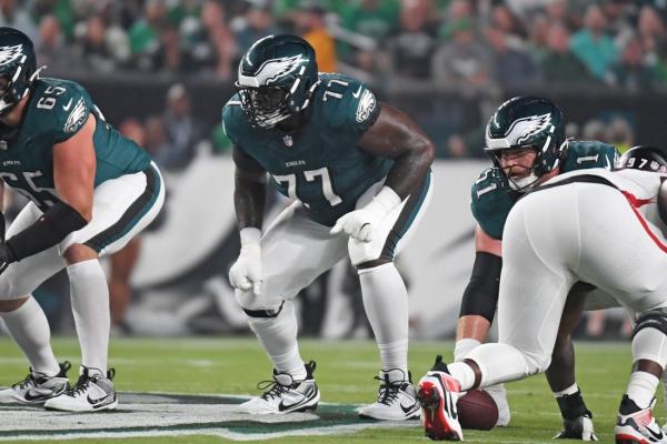 Eagles OG Mekhi Becton to play with cast on injured finger vs. Bucs thumbnail