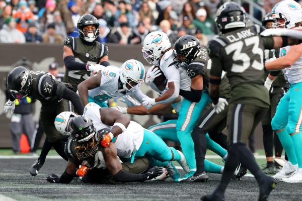 Dolphins win big, eliminate Jets from 15th consecutive postseason