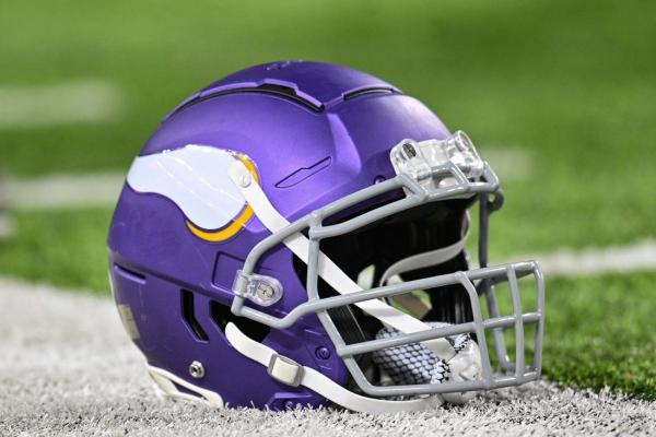 Longtime Vikings QB Tommy Kramer announces he has dementia thumbnail