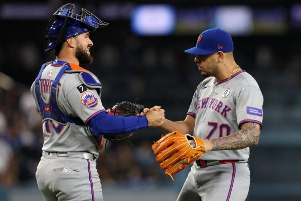 Mets squander late lead, then hold off Dodgers in 10
