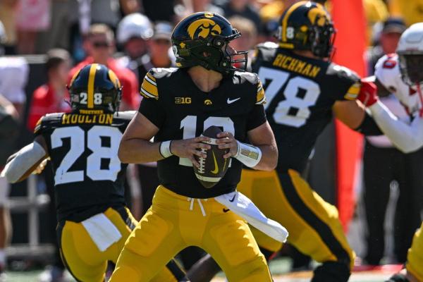 No. 25 Iowa awakens at halftime, opens with 40-zip shutout of Illinois State