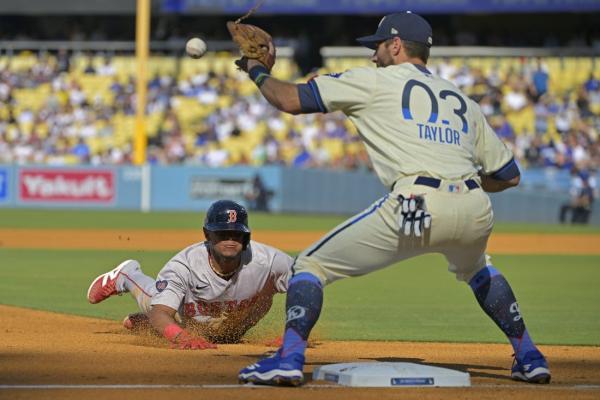 Dodgers keep coming back, knock off Red Sox in 11 innings thumbnail