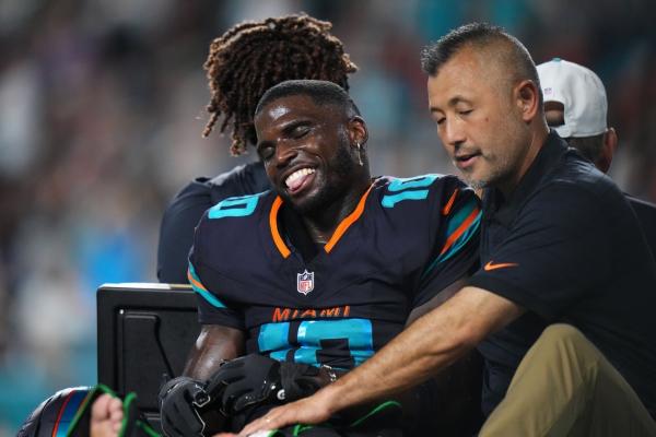Report: Dolphins WR Tyreek Hill tore ACL, other ligaments