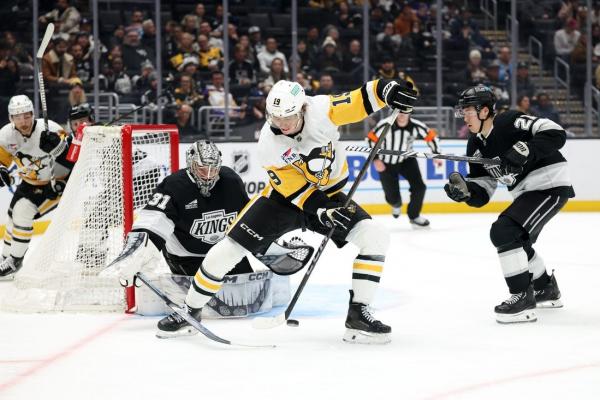 NHL roundup: Penguins end Kings’ home winning streak