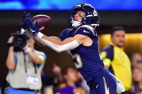 Justin Herbert (3 TDs), Chargers overwhelm skidding Vikings