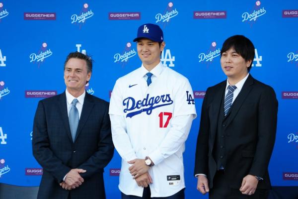 Dodgers' Shohei Ohtani, agent sued in $240M Hawaii development deal thumbnail