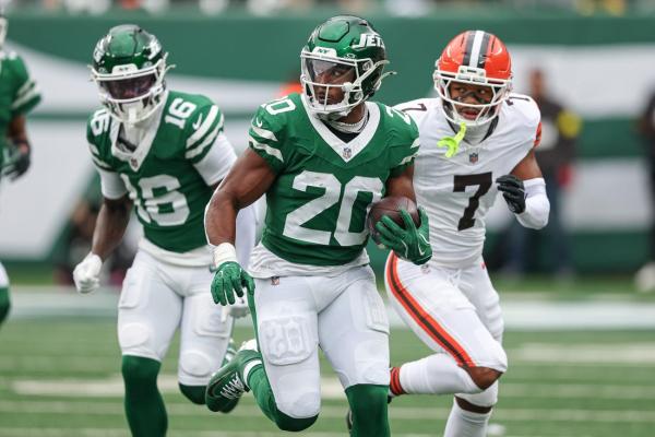Jets lean on special teams, Breece Hall to beat Browns
