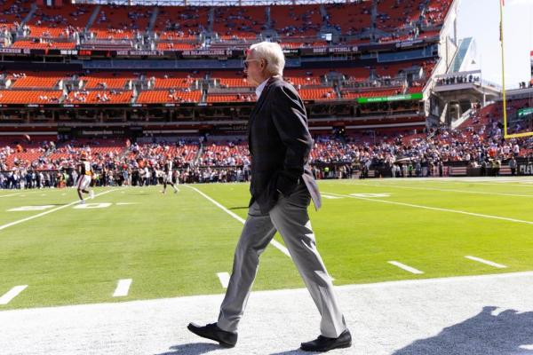 Browns plan to leave Cleveland, build domed stadium in suburbs thumbnail