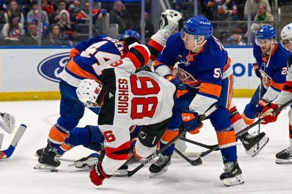 Adam Pelech collects game-winner for Islanders against Devils