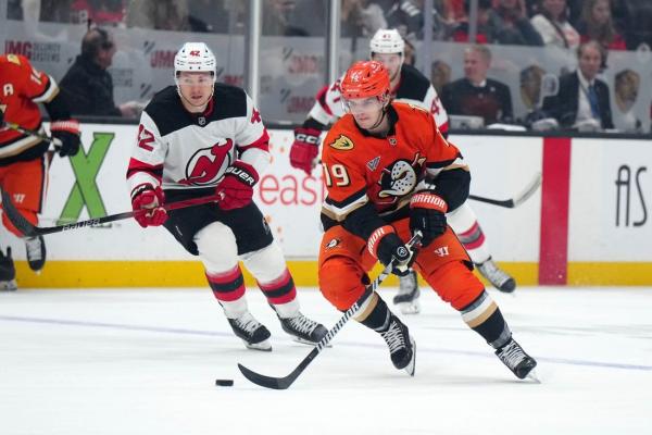 Ducks squander two-goal lead, still push past Devils