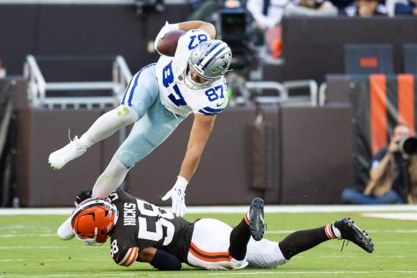 Cowboys hopeful TE Jake Ferguson (knee) avoided serious injury thumbnail