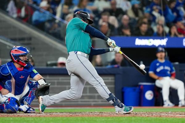 Mariners postseason star Jorge Polanco declines player option