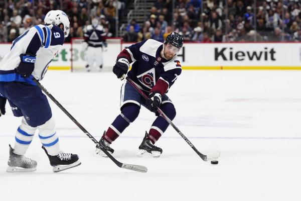 Avalanche power past Jets for 5th straight win