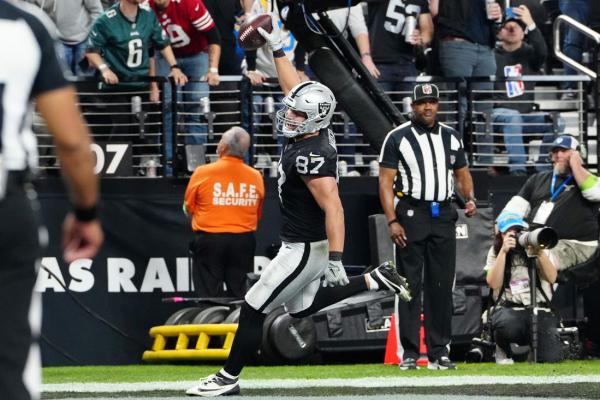 Raiders activate TE Michael Mayer thumbnail