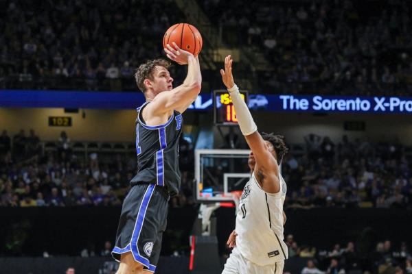 Richie Saunders helps BYU top UCF