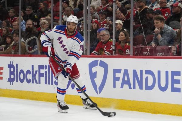 Rangers’ offense awakens in rout of Blackhawks