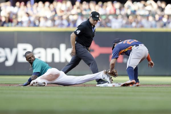 Astros stay hot, rally past Mariners on late HR thumbnail