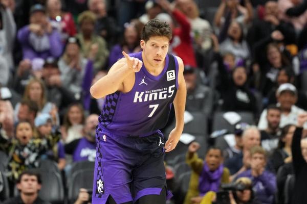 Report: Kings re-sign F Doug McDermott for 2025-26