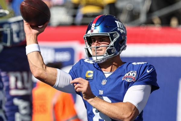 Giants QB Daniel Jones 'moving forward' after benching thumbnail