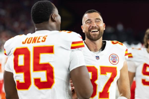Chiefs’ Travis Kelce kicks off fashion partnership with American Eagle