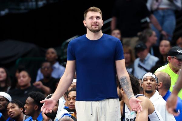 Luka Doncic joins Mavericks in first practice since Oct. 2 thumbnail