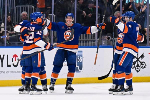 Rising Islanders set sights on faltering Blue Jackets