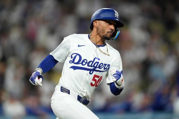 Mookie Betts' late HR powers Dodgers past Rays thumbnail