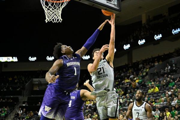 No. 15 Oregon hands Washington 5th straight loss to ranked team