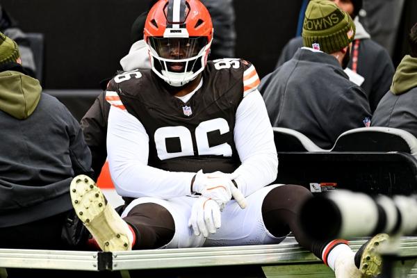 Browns DT Maliek Collins (quad) out for season