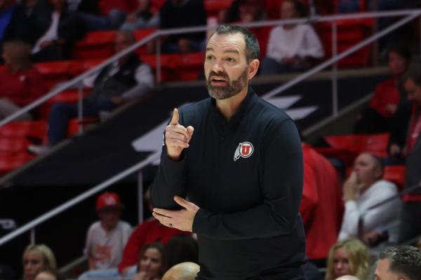 Utah keeps Holy Cross close, pulls away late on efficient night