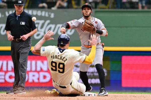 INF Thairo Estrada inks 1-year contract with Rockies