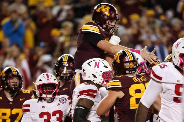 Minnesota (school-record 9 sacks) swarms No. 25 Nebraska