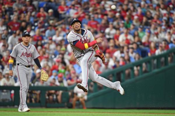 Nick Castellanos fuels Phillies past Braves in 11 innings