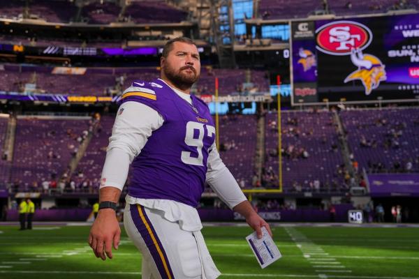 Report: Vikings DT Harrison Phillips agrees to 2-year extension