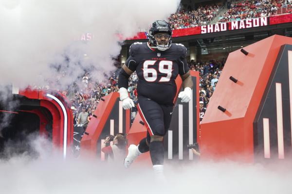 Reports: Texans releasing veteran guard Shaq Mason