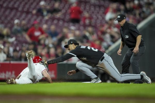 White Sox break through in 10th, sink Reds