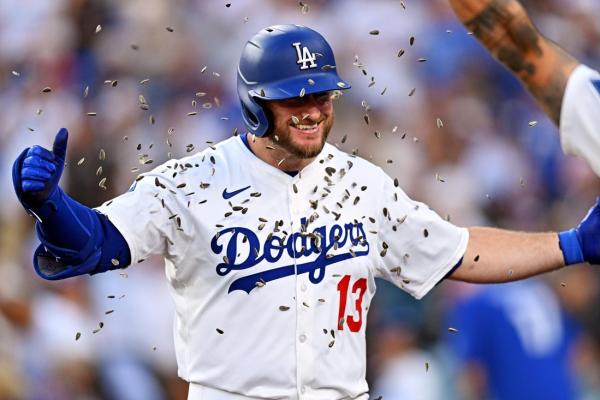 Max Muncy homers twice in Dodgers’ runaway win over Cardinals