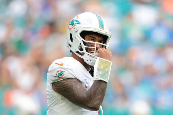 Mike McDaniel: ‘Wrong forum’ for Dolphins QB to call out teammates