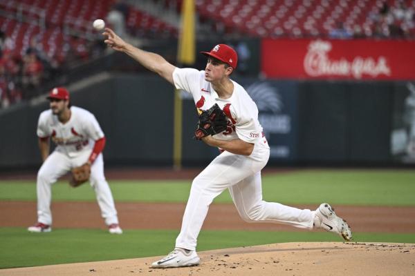Three Cardinals hurlers combine to blank reeling Reds