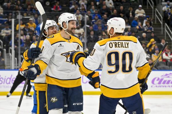 Filip Forsberg's hat trick leads surging Predators over Blues
