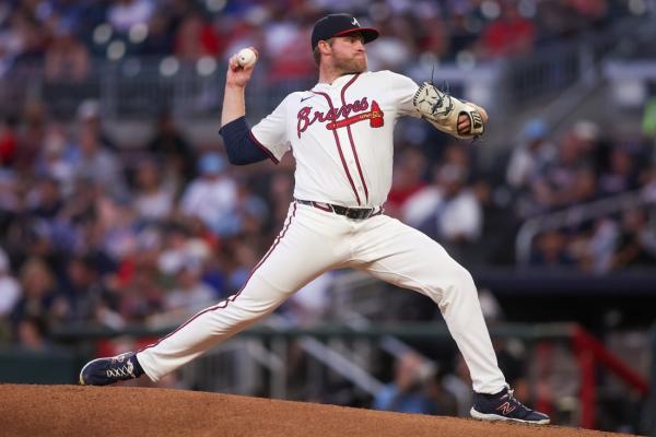Brian Snitker gets 800th win as Braves top Cubs